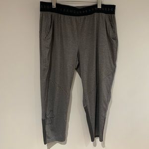 Cropped Under Armour Athletic Pants